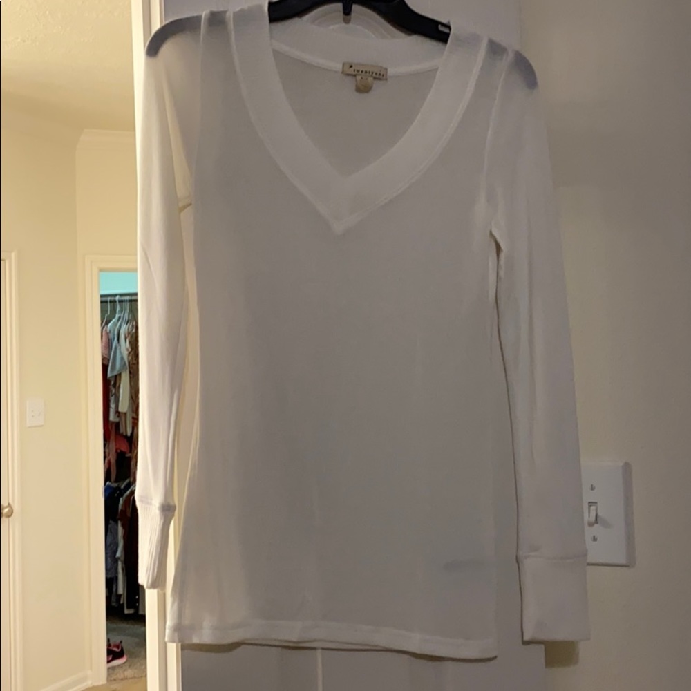 Forever 21 V neck sweater no flaws